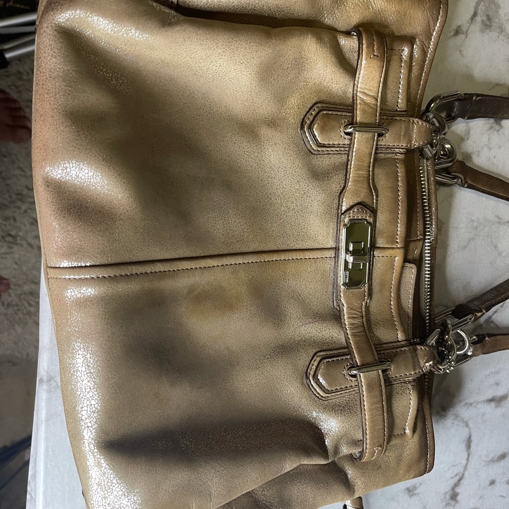 coach no M1173-19398 purse . Please read